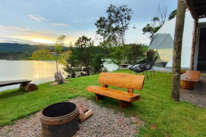 Lunar HOME (Casa Bolha) Pé na água